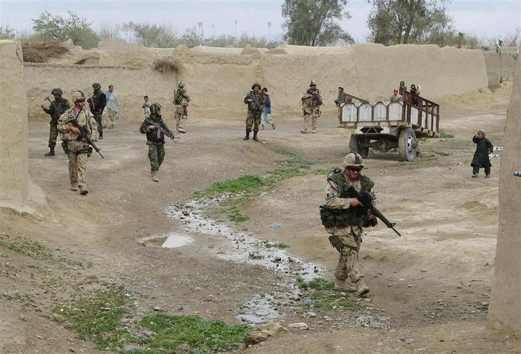 30 afghanske mænd fortæller om bank og elektrochok under forhør, efter canadiske soldater har overdraget dem til afghansk politi. 