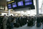 Mange passagerer må vente forgæves i Københavns Lufthavn i aften. 