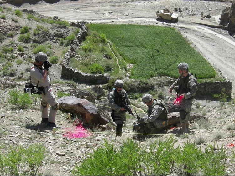 Foto fra det amerikanske militær viser en rekonstruktion af hændelsesforløbet, der førte til Pat Tillmans død. 