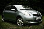 En bil som Toyota Yaris bliver 20.000 kroner billigere - den er økonomisk og sikker. 