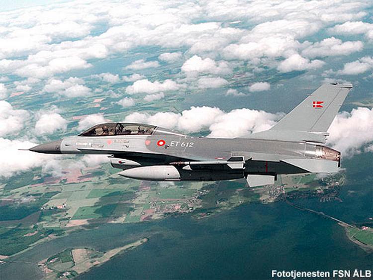 Sådan en F-16 i hælene på et større fly fik en læser til at tænke tilbage på 11. september 2001 