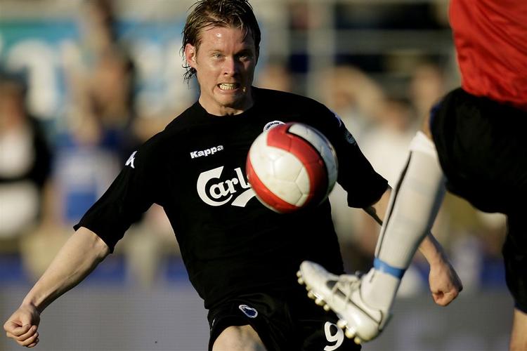 Fredrik Berglund scorede to gange mod Lyngby og FCK vandt 3-2. Men på tilskuerpladserne scorede en flok vandaler med tilknytning til FCK selvmål. 
