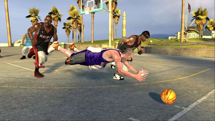 Basketball er i 'NBA Street Homecourt' en lettilgængelig arkade-oplevelse, hvor det snarere gælder om at se sej ud end spille fair. 