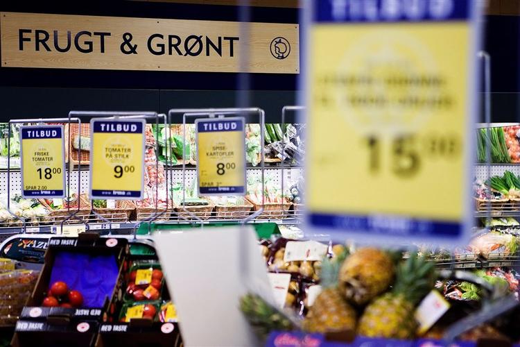 Irma vil fra 1. maj rykke frugten frem til kassekøerne og fjerne slikket fra børnehøjde. 