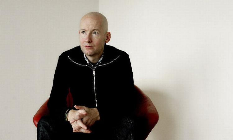 Lyddigte. En tur med Jens Unmack om bord på hans nye solo-cd 'Aftenland Express' er en rejse i varierende stemninger, som vidner om hans usædvanlig slidstærke forelskelse i musik. 