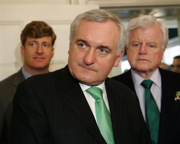 Den irske premierminister, Bertie Ahern, har meddelt, at irere skal til valg inden 30 dage. 