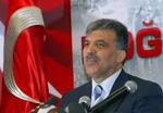 Tyrkiets udenrigsminister Abdullah Gül fortsætter som præsidentkandidat på trods af protester fra befolkning og militær. 