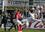 Marcus Albäck scorer til 1-0 for FC København mod Lasse Jørgensen i Silkeborg-målet i første halvleg af kampen mellem Silkeborg og FC København. 