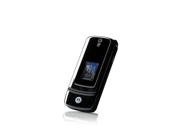 Super klaptelefon med gode fremtidsmuligheder, men ikke væsentligt anderledes end sin forgænger. 
