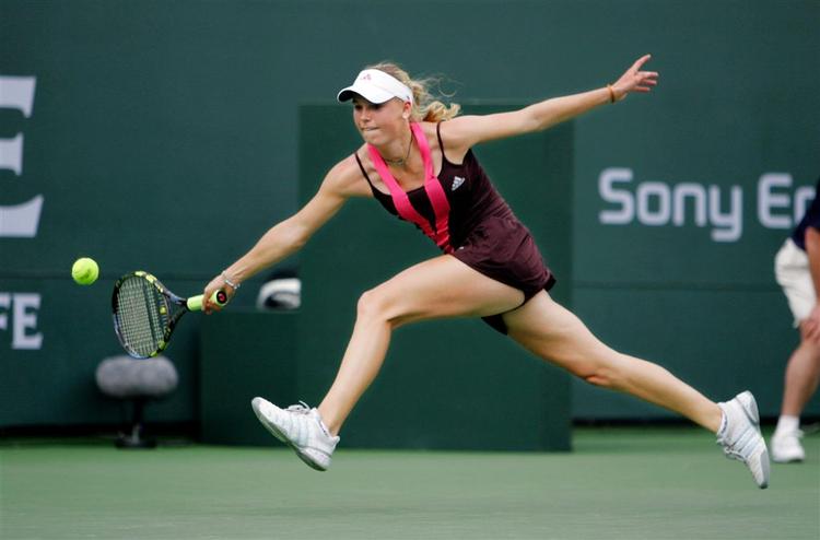 Carolina Wozniacki vandt 6-4, 6-0 i 1. runde af Estoril Open. 