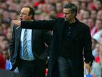 Rafael Benitez (tv.) vandt Champions League i 2005, Jose Mourinho vandt i 2004. Tirsdagens semifinaledrama betød, at det er Liverpools spanske manager, der får chancen for endnu en titel. 