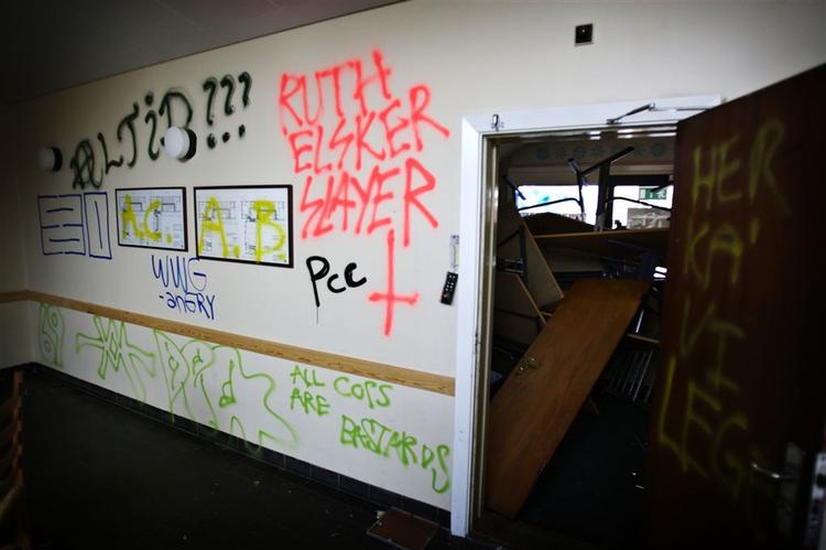 Skolen i Stevnsgade efter besættelsen for to uger siden. 