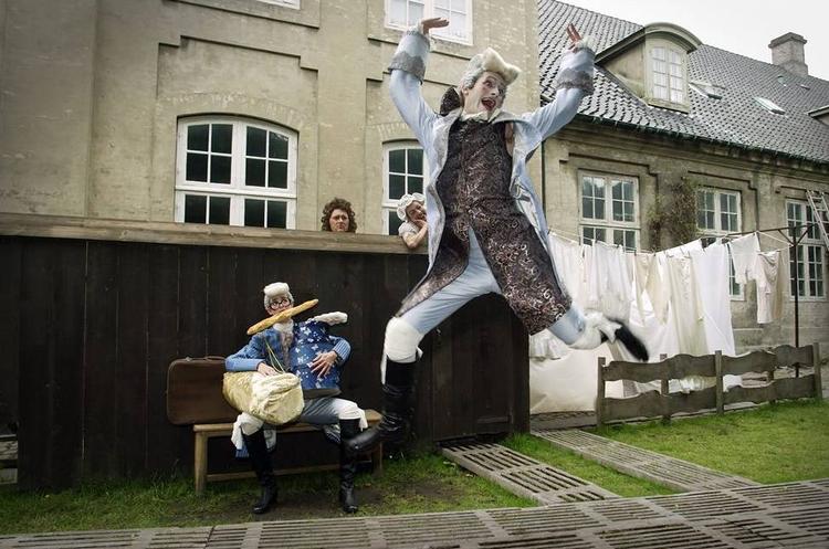 Grønnegårds teatret har tradition for at opføre Holberg-stykker. I 2004 var det 'Jean de France' (billedet). I år er det 'Erasmus Montanus' og 'Den Vægelsindede'. 