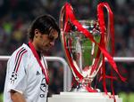 Paolo Maldini har været med i syv mesterholdsfinaler, men selv om han i 2005 scorede det hurtigste finalemål nogen sinde og blev alle tiders ældste finalemålscorer, måtte han for tredje gang se modstanderne få pokalen overrakt. Maldini har vundet finalerne i 1989, 1990, 1994 og 2003. Han har tabt i 1993, 1995 og 2005. 