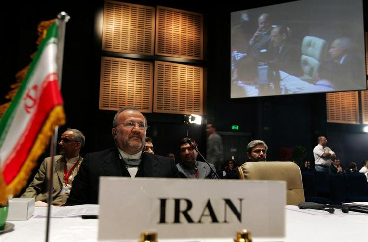 Den iranske udenrigsminister Mottaki under dagens konference i Irak. 