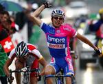 Matteo Bono jubler efter at have vundet spurten. 