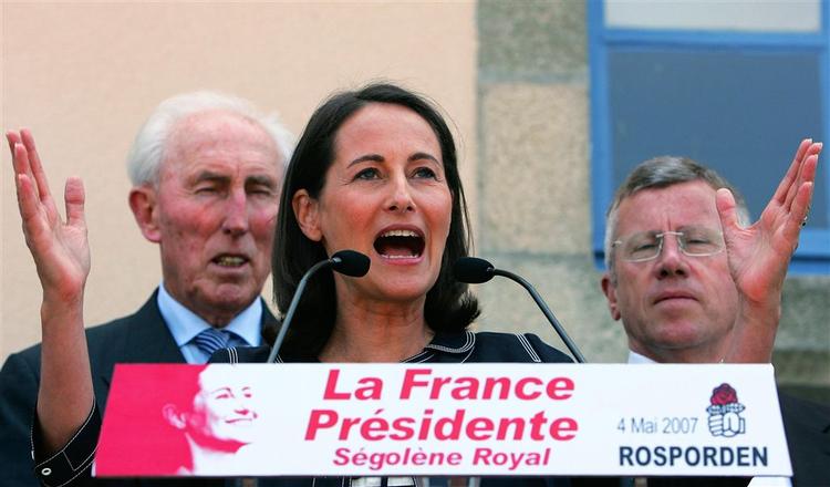 Socialisten Ségolène Royal forsøgte i dag at overbevise de sidste vælgere til at sætte deres kryds ved hende, når valget går løs. 