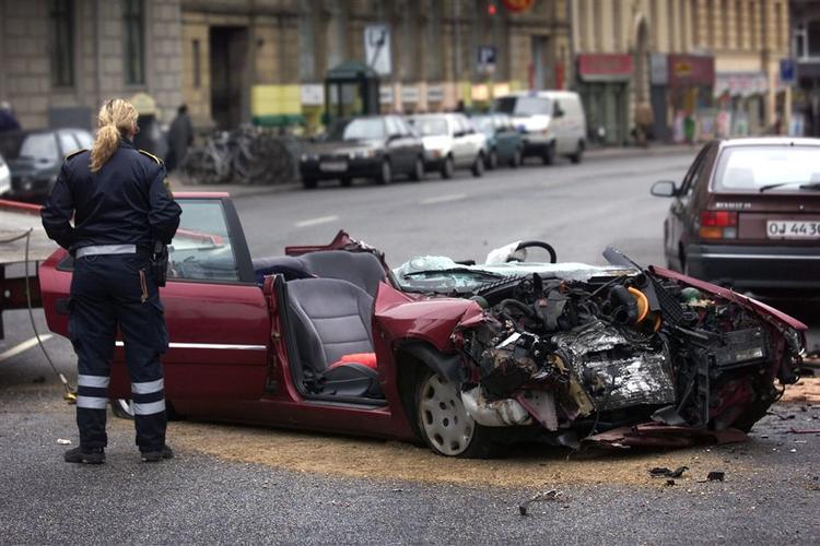Ved alvorlige ulykker kan det komme på tale at benytte mobiltelefonen til at spore de nærmeste pårørende. 