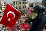 En stor demonstration fyldte Manisas gader i dag. Også i Canakkale gik folk på gaden for at protestere mod et religiøst Tyrkiet. 