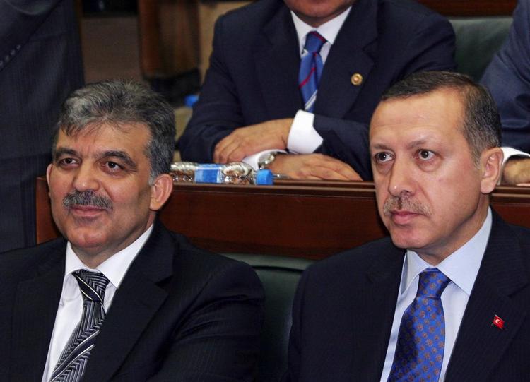 Abdullah Gül (til venstre) sammen med  ministerpræsident Recep Tayyip Erdogan. 