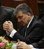 Abdullah Gül opgiver at få parlamenets opbakning. 