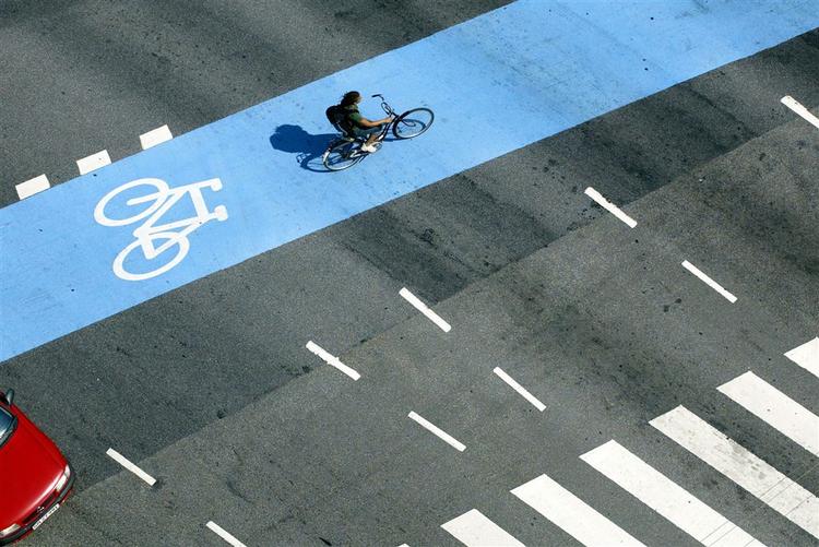 Cyklister skal advares mod højresvingsulykker. 