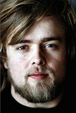 Producer, remixer, solokunstner og forsanger i 'Veto' - Troels Abrahamsen alias SuperTroels. 