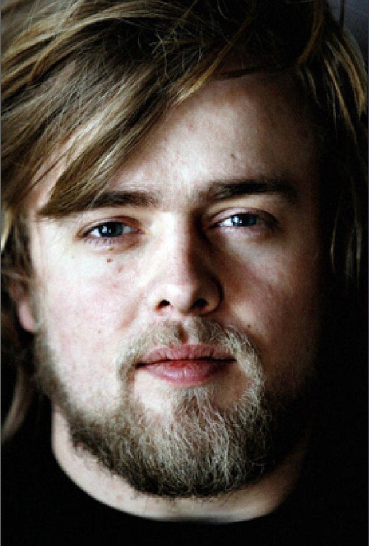 Producer, remixer, solokunstner og forsanger i 'Veto' - Troels Abrahamsen alias SuperTroels. 
