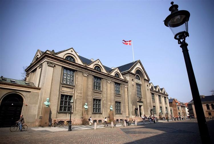 Danske Regioner vil give flere unge mulighed for at studere i udlandet. 