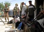 Amerikanskestyrker har tilbageholdt 15 personer forskellige steder i Irak. De er alle mistænkt for at være tilknyttet al-Qaedanetværket. 
