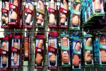 Omkring 40 procent af salget foregår på nettet, men salget i butikker og via såkaldte dildoparties stiger mest. 