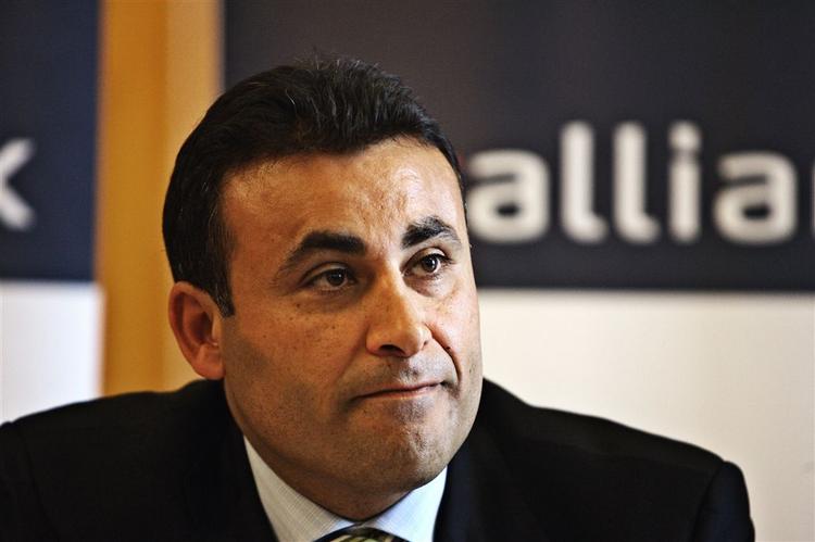 Fogh byder Ny Alliance velkommen og vil indbyde Naser Khader til politiske forhandlinger. 