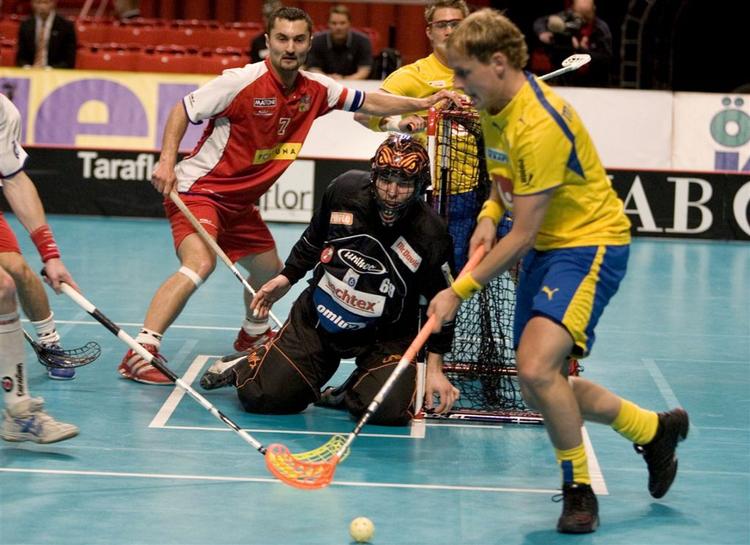 Floorball er en af de sportsgrene, der i kampen mod TV satser på nettet til at vise deres sport. 