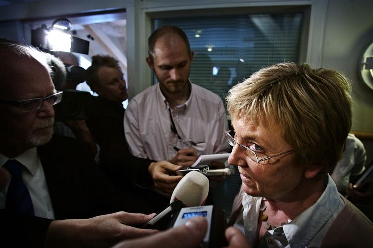 Presset vokser på den radikale formand Marianne Jelved, som talte med pressen efter dagens gruppemøde på Christiansborg. 