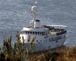 Yachten Paloma er opankret ved Maltas kyst. Frankrigs nye præsident Nicolas Sarkozy har holdt en dyr ferie på yachten. 
