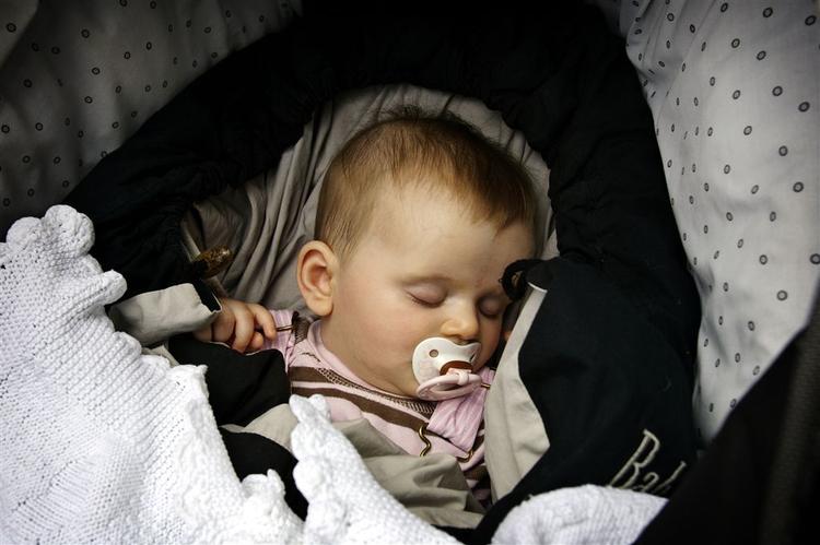 Mænd skal blive bedre til at tage barsel, lyder opfordringen i ny rapport. Der dog ikke nævner muligheden for øremærkning af barsel. 