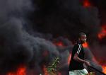 MEND angriber hyppigt olieforsyningen i Nigeria. Ødelæggelserne vil fortsætte en måned, siger de. 