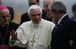 Pave Benedikt XVI blev pænt modtaget af Brasiliens præsident, Luiz Inacio Lula da Silva. Senere mødte han modstand. 