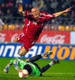 Mikkel Thygesen ses her i rødt og hvidt i 1-1-kampen mod Tjekkiet sidste år. 