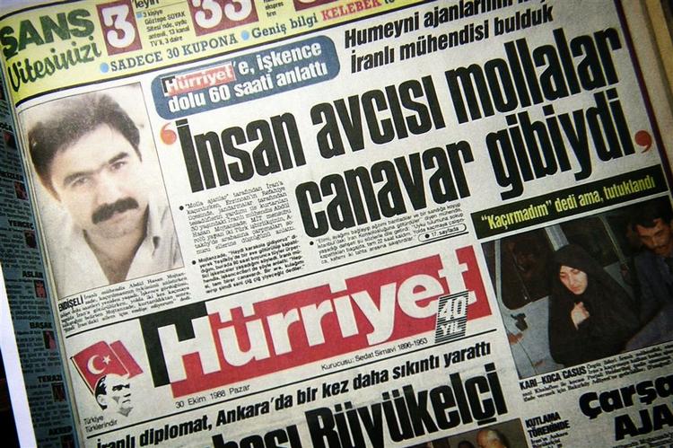 Den iranske udenrigsminister er meldt til politiet for bortførelse og tortur af en iransk mand i eksil i Tyrkiet. 