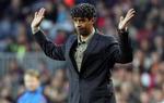 Frank Rijkaard siger undskyld til tusinder af Barcelona-tilhængere. 