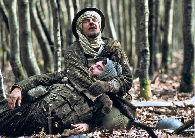 Hovedpersonerne fra filmen 'Ærens dage' modtog samlet prisen for bedste mandlige skuespillere i Cannes sidste år. Foto fra filmen