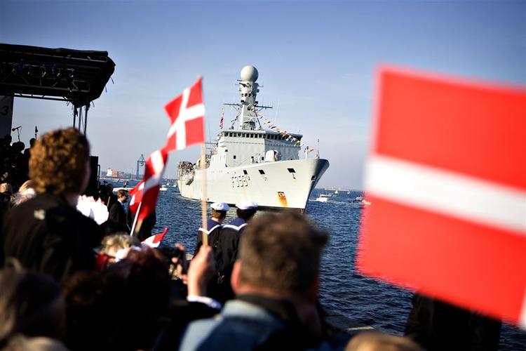 'Vædderen' lægger til ved Langelinie efter Galathea-ekspeditionen. 