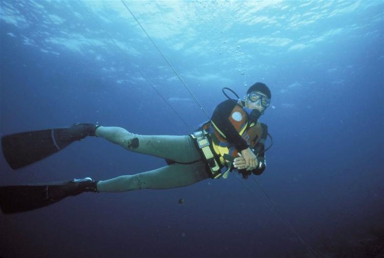 Fra denne sommer vil man kunne dykke ud for kysten ved Amager Strand. Dog ikke helt så dybt som herren på billedet. 