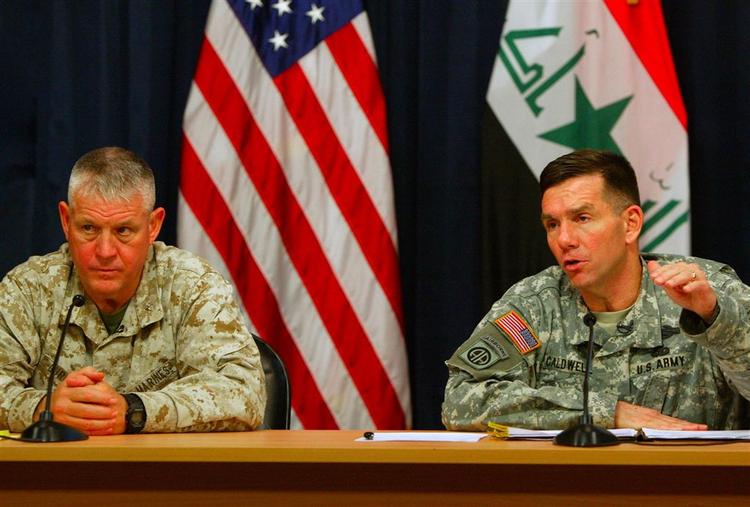 USA's militær bekræfter, at fire amerikanske soldater er dræbt, og at tre er taget til fange efter en skudveksling syd for Bagdad. Samtidig oplyser militæret, at op mod 4.000 amerikanske soldater er involveret i eftersøgningen. 