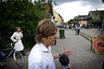 Advokat Knud Foldschack ved indgangen til Christiania. 