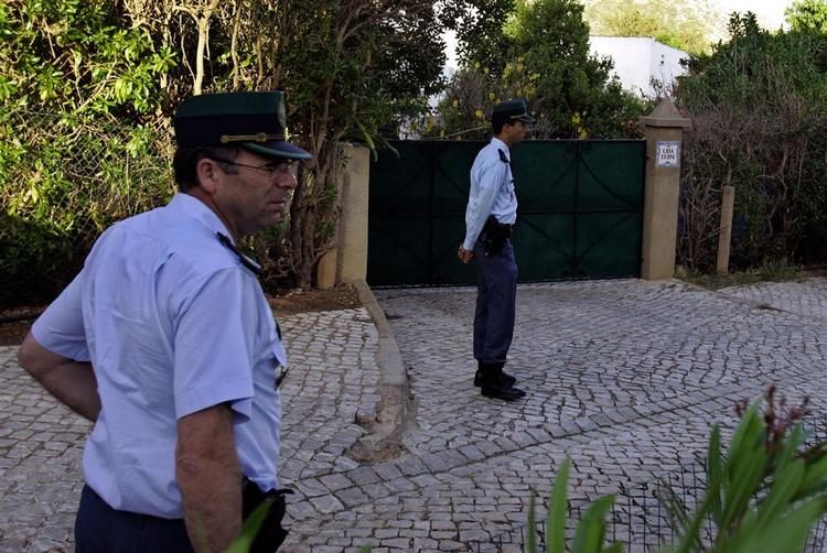 Portugisisk politi har i dag afspærret 'Casa Liliana' - en villa kun 100 meter fra det feriekompleks, hvor 4-årige Madeleine blev bortført fra for 11 dage siden. 