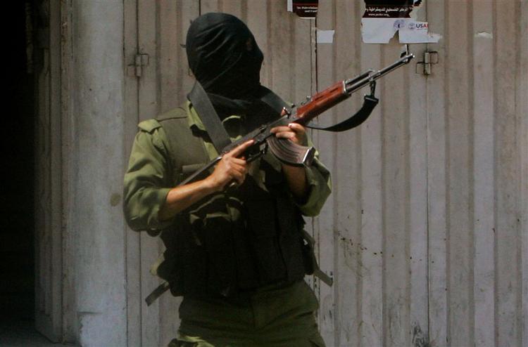 Hamas og Fatah bekriger hinanden trods regeringssamarbejde. Her en loyalist til sidstnævnte. 