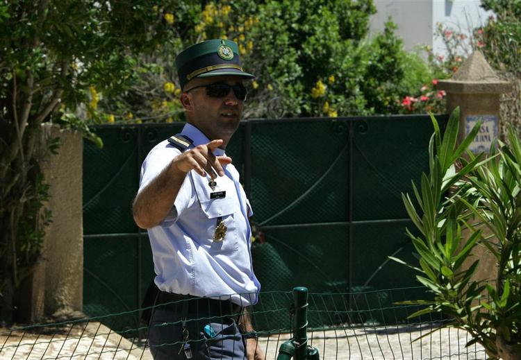Portugisisk politi koncentrer indsatsen om en villa tæt på det sted, hvor 4-årige Madeleine blev kidnappet. 