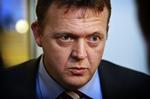 Indenrigsminister Lars Løkke Rasmussen kan godt leve med, at kommuner og amters overskrider budgetterne. 